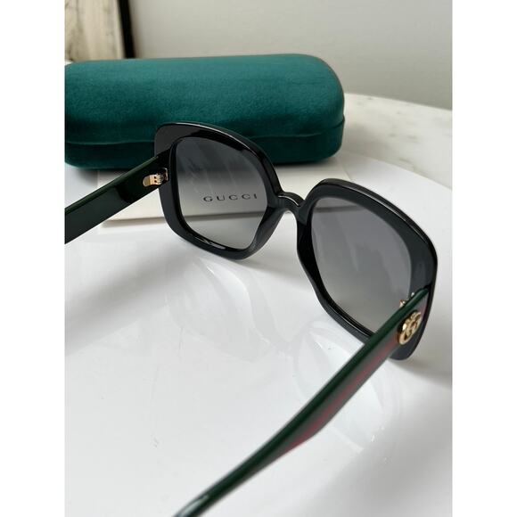NEW GUCCI GG0713S Black Striped Arm Sunglasses $435 - Picture 10 of 10